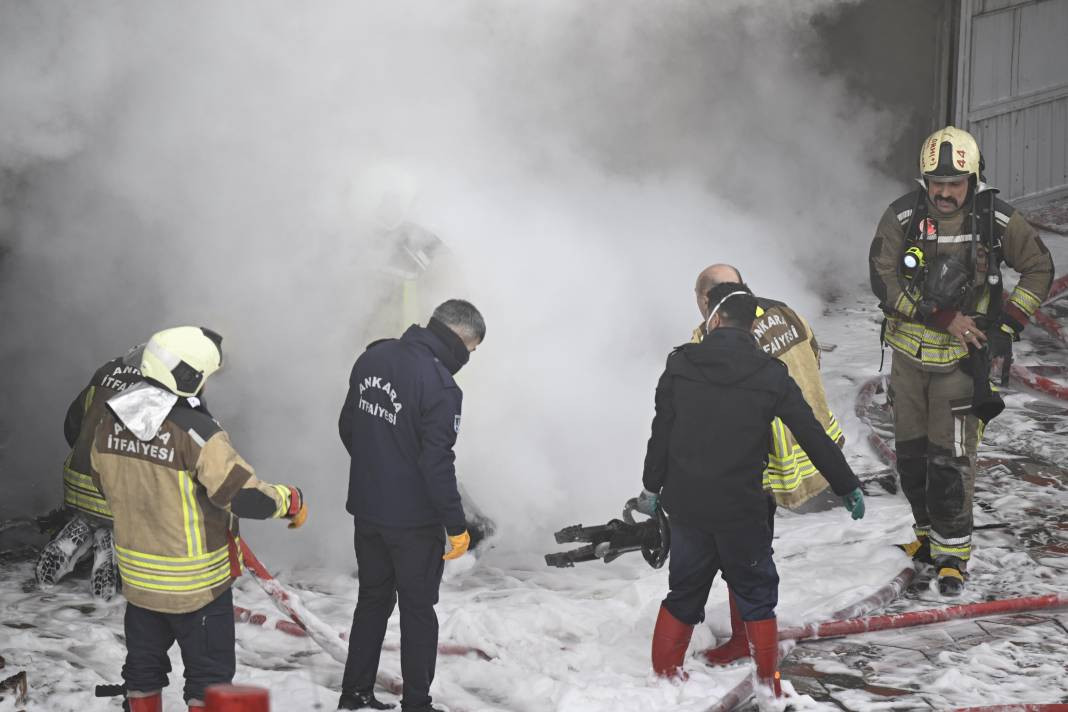 Siteler'de mobilya imalathanesinde yangın - Resim: 15